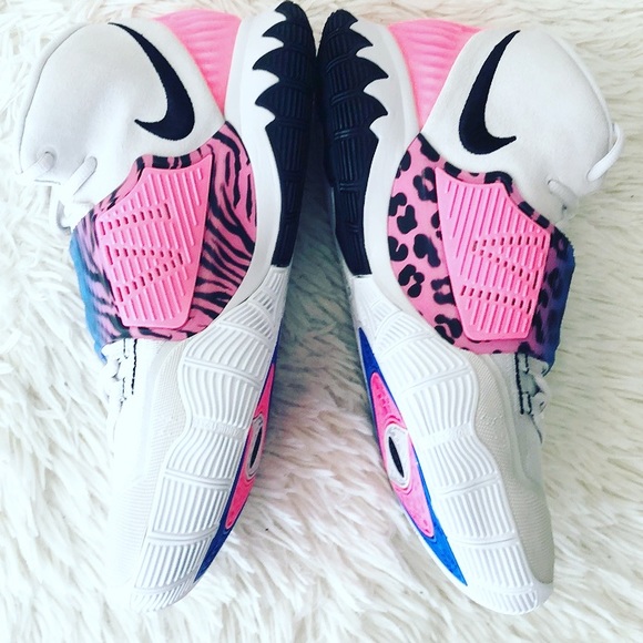 ‼️SOLD‼️NIKE KYRIE 6 BASKETBALL SNEAKERS - Picture 4 of 12